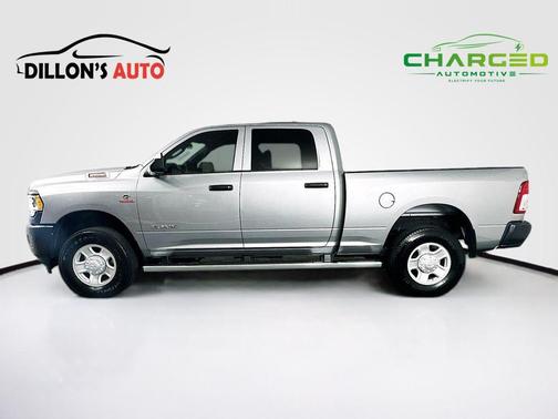 2022 RAM 3500 Tradesman Crew Cab 4x4 6'4' Box