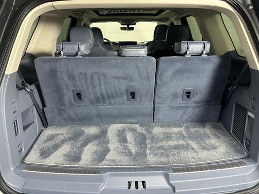 Pristine White Metallic Tri-Coat 2023 Lincoln Navigator Black Label