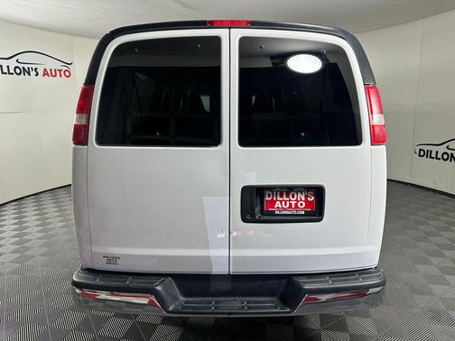 Summit White 2017 Chevrolet Express 3500 LT