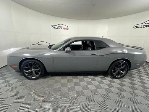 2017 Dodge Challenger SXT