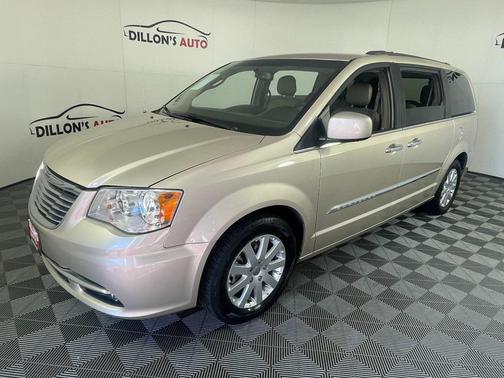 2016 Chrysler Town & Country Touring