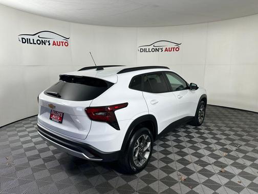 Summit White 2025 Chevrolet Trax LT