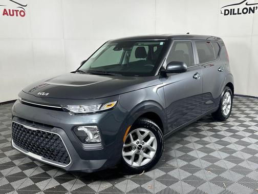 Gravity Gray 2022 Kia Soul LX