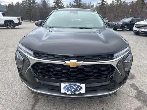 Mosaic Black Metallic 2026 Chevrolet Trax LT