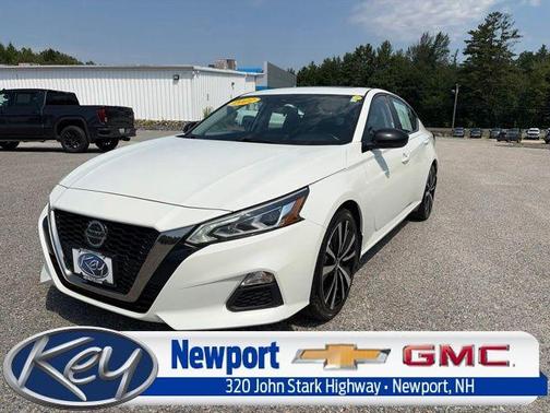 White 2022 Nissan Altima 2.0 SR