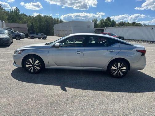 Brilliant Silver Metallic 2022 Nissan Altima 2.5 SV
