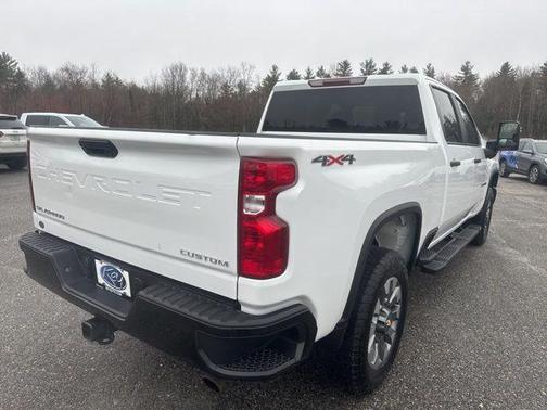 Summit White 2025 Chevrolet Silverado 2500 Custom
