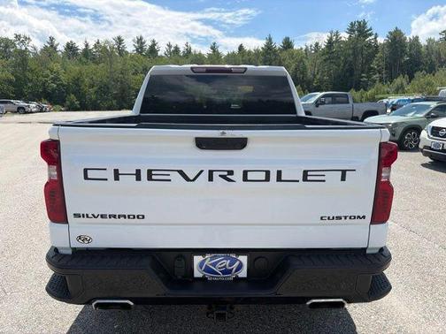 Summit White 2022 Chevrolet Silverado 1500 Custom Trail Boss