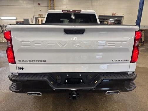 Summit White 2026 Chevrolet Silverado 1500 Custom Trail Boss