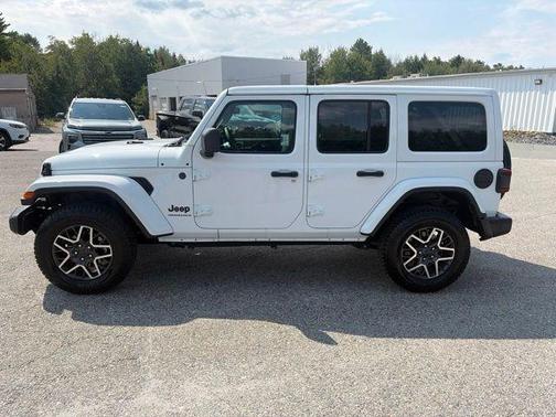 Bright White Clearcoat 2025 Jeep Wrangler Sahara