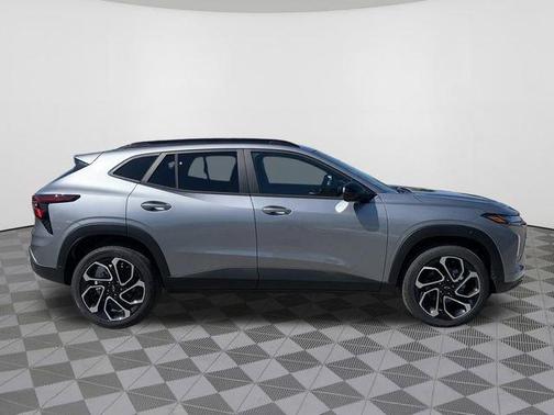 Sterling Gray Metallic 2026 Chevrolet Trax 2RS