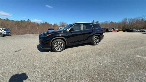 2024 Toyota Highlander Hybrid XLE