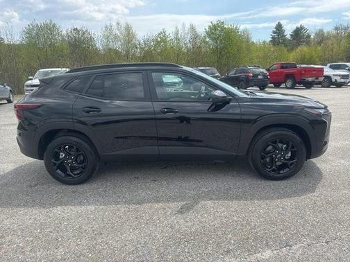Mosaic Black Metallic 2026 Chevrolet Trax LT