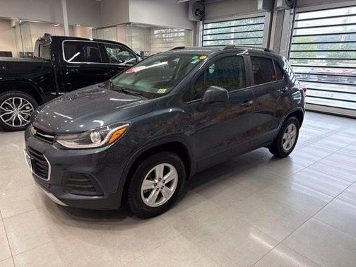Shadow Gray Metallic 2022 Chevrolet Trax LT