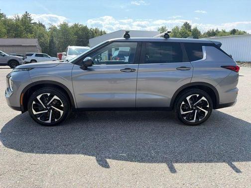 Mercury Gray Metallic 2022 Mitsubishi Outlander SE