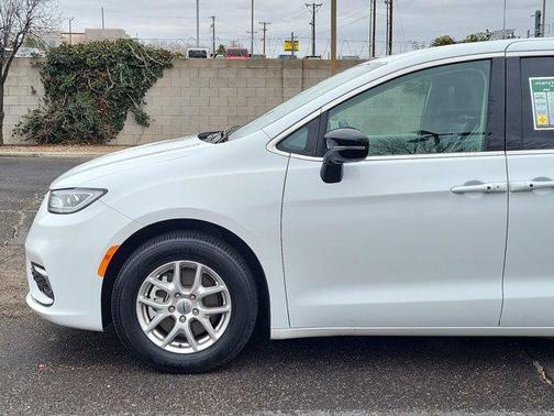 2024 Chrysler Pacifica Touring-L