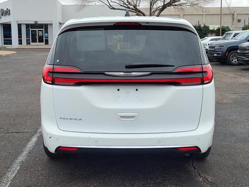 2024 Chrysler Pacifica Touring-L