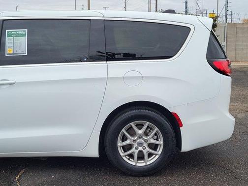 2024 Chrysler Pacifica Touring-L