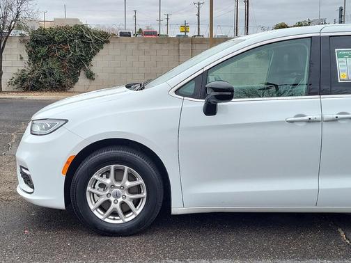 2024 Chrysler Pacifica Touring-L