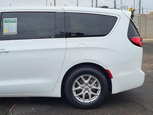 2024 Chrysler Pacifica Touring-L