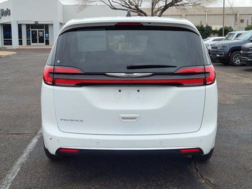 2024 Chrysler Pacifica Touring-L