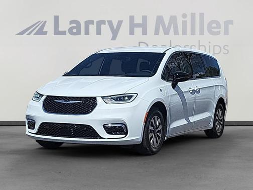 2025 Chrysler Pacifica Hybrid Select