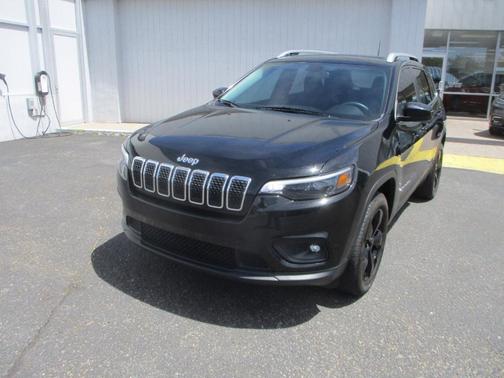 Photo 2 of 36 of 2019 Jeep Cherokee Latitude