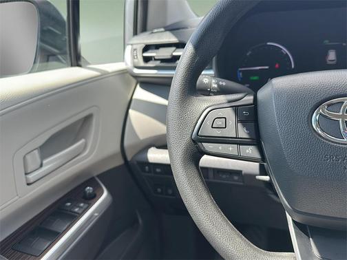 2023 Toyota Sienna LE