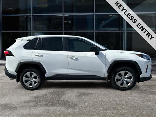 2022 Toyota RAV4 LE