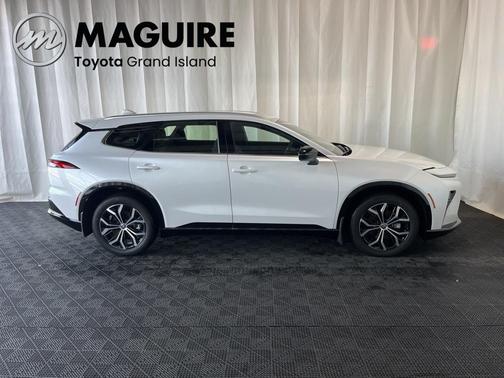 2025 Toyota Crown Signia XLE