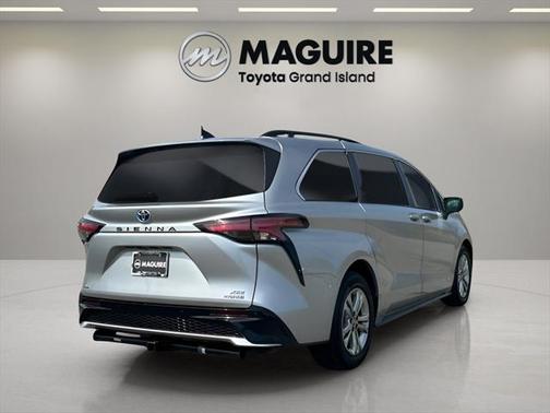 2021 Toyota Sienna XSE 7 Passenger