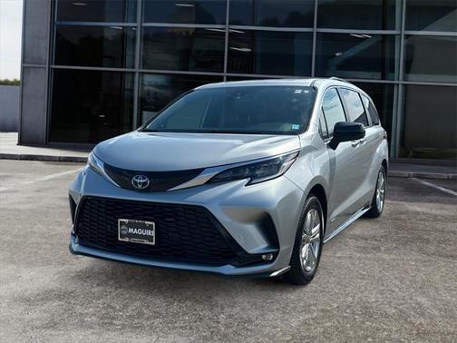 2021 Toyota Sienna XSE 7 Passenger