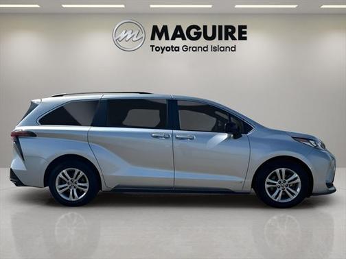 2021 Toyota Sienna XSE 7 Passenger