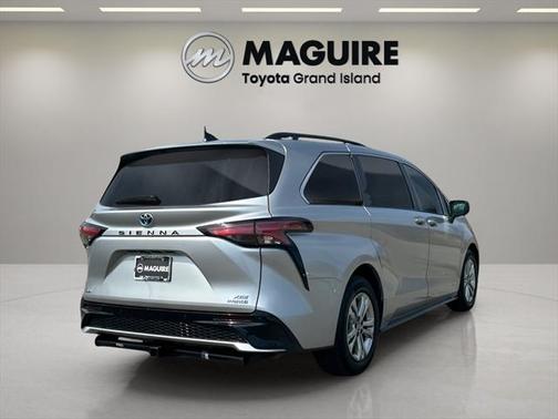 2021 Toyota Sienna XSE 7 Passenger