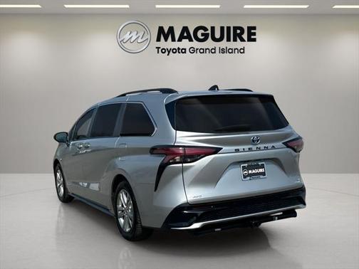 2021 Toyota Sienna XSE 7 Passenger