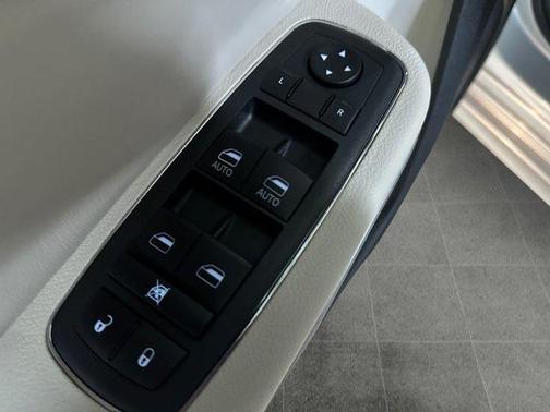 2022 Chrysler 300 Touring