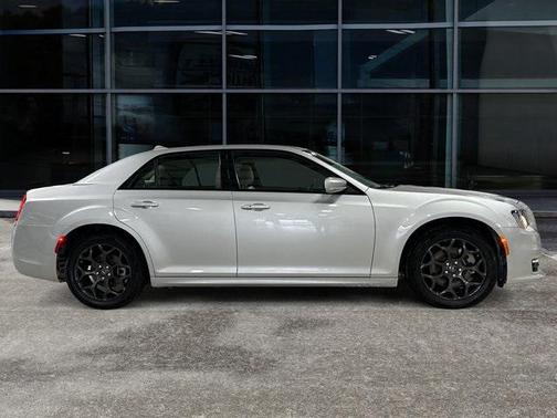 2022 Chrysler 300 Touring