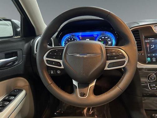 2022 Chrysler 300 Touring