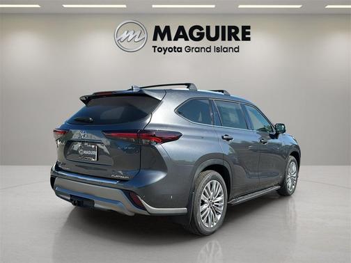 2025 Toyota Highlander Hybrid Platinum