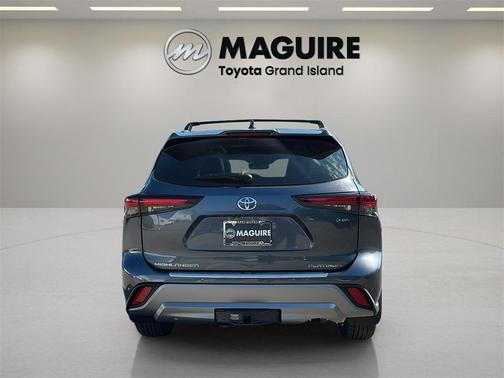 2025 Toyota Highlander Hybrid Platinum
