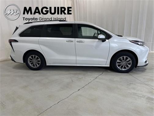2023 Toyota Sienna XLE