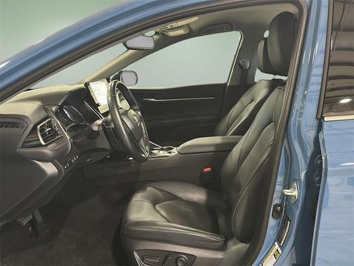 2024 Toyota Camry Hybrid SE