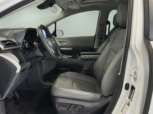 2022 Toyota Sienna XLE 7 Passenger