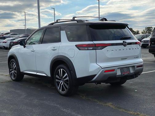 2025 Nissan Pathfinder Platinum