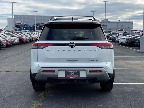 2025 Nissan Pathfinder Platinum
