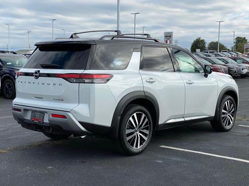 2025 Nissan Pathfinder Platinum