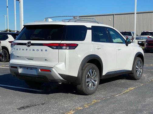 2025 Nissan Pathfinder SL