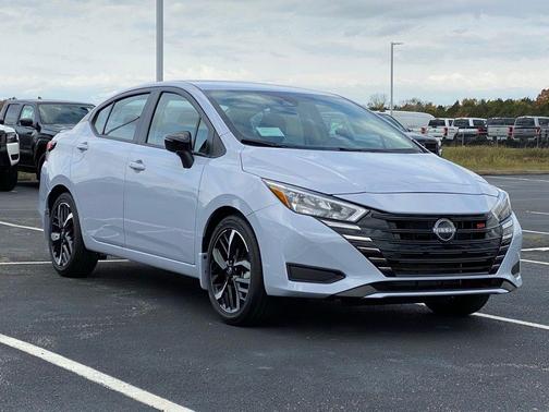 2025 Nissan Versa 1.6 SR