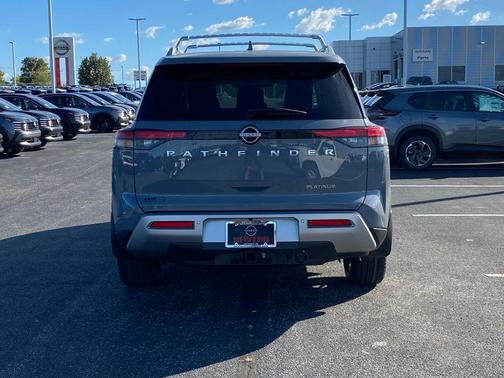 2025 Nissan Pathfinder Platinum