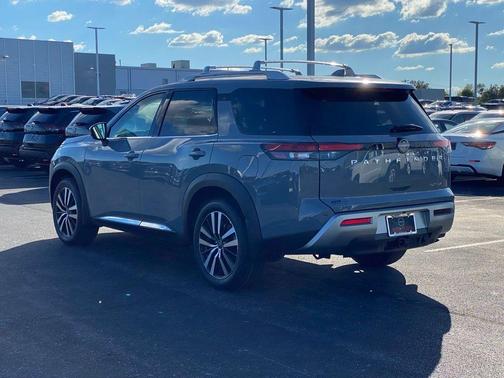 2025 Nissan Pathfinder Platinum